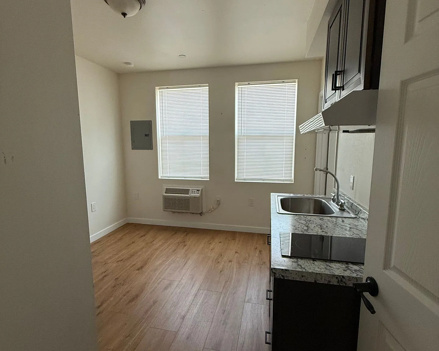 248 N 1st St — Photo 4