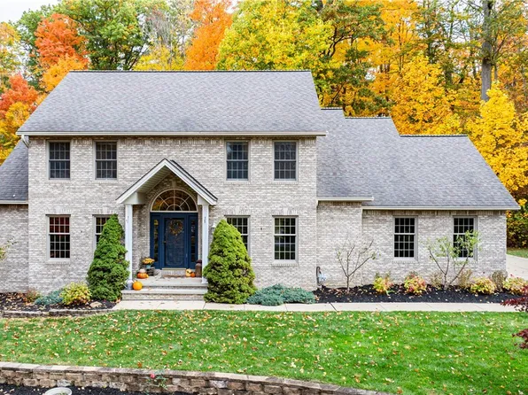 8455 Emerald Glen Ct, Kirtland, OH 44094