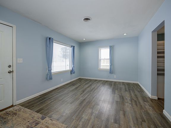 5th image of 146 Taylor Ave