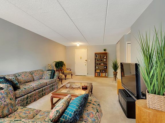 3rd image of 175 Maple Ave APT 1C