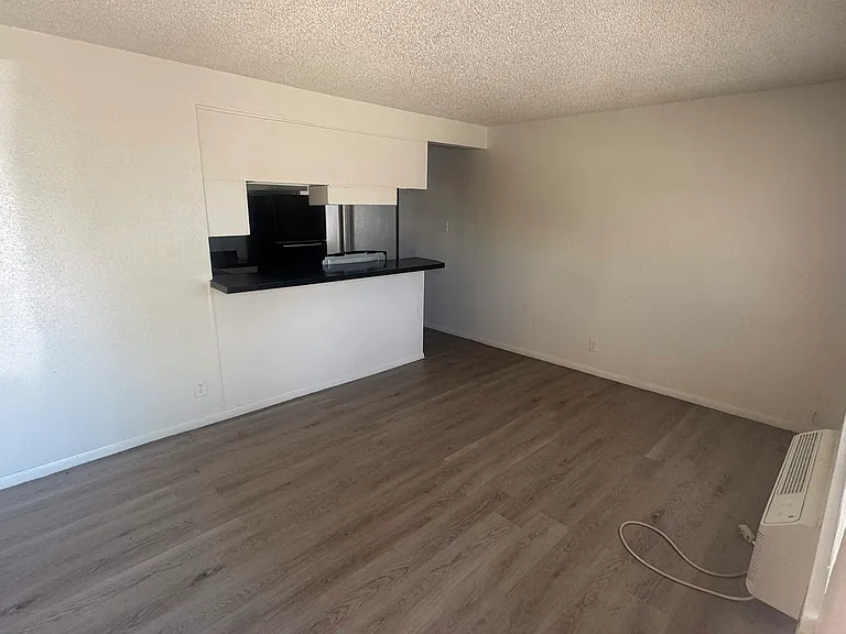 Chapparal Apartments — Photo 14