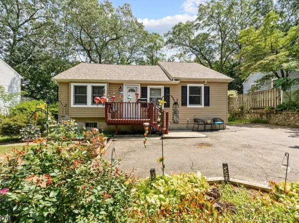 12 Iroquois Trl, Denville Twp., NJ 07834