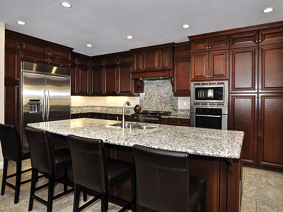 4th image of 42 Summerland Cir