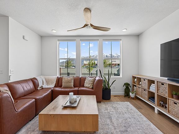 3rd image of 4882 W Coulter Ct