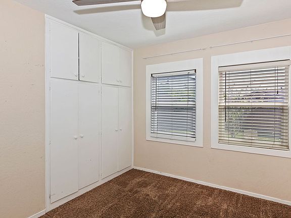 2nd image of 916 Orchard Ln