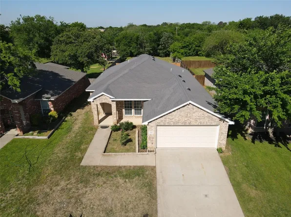 329 Himes Dr, Euless, TX 76039