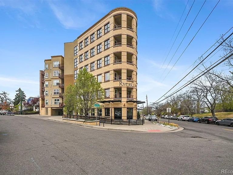 2240 N Clay St #204 — Photo 1