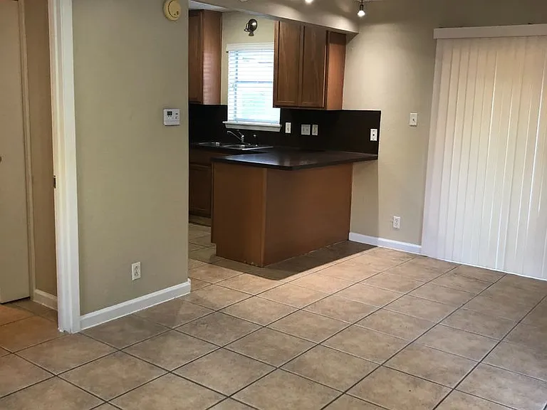 Sandpiper Apartments — Photo 21
