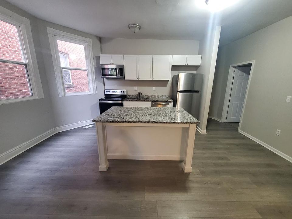 1st image of 2209 Barton Ave #1