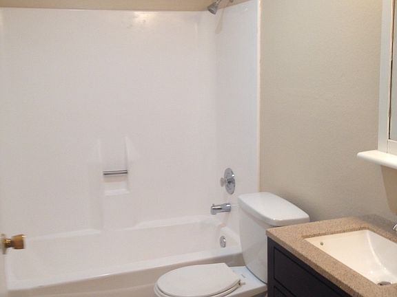4th image of 2842 39th St APT 1