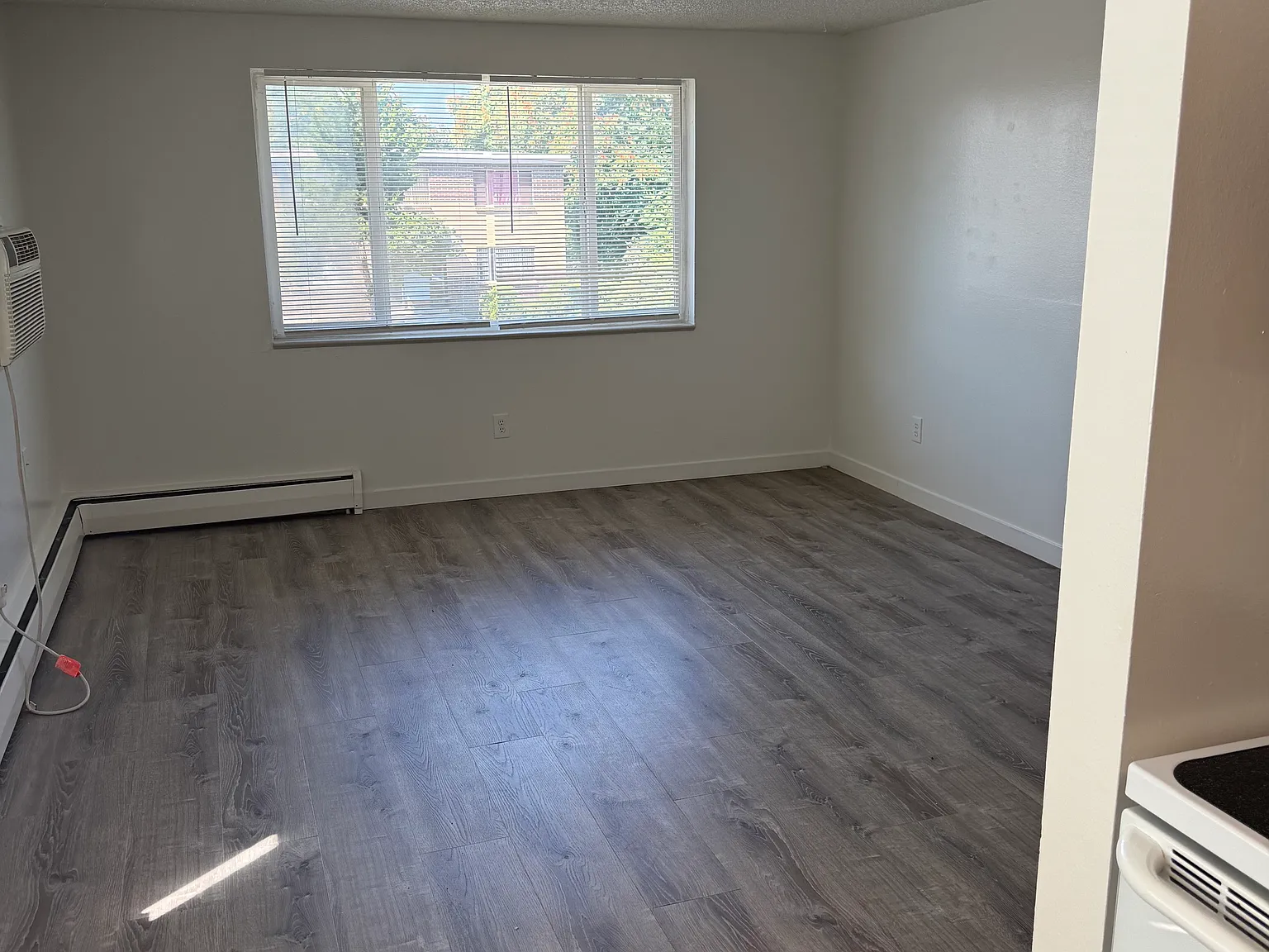 1 bed, 878 sqft, $1,450 — Photo 2