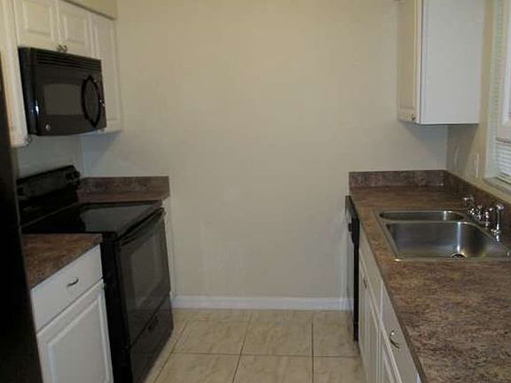 3rd image of 5317 Poinsetta Ave