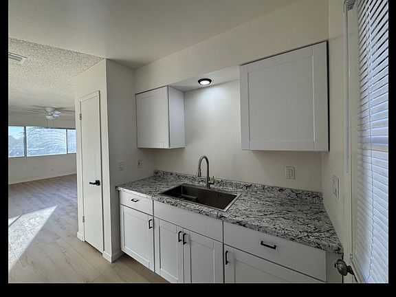 4th image of 3045 Western Ave