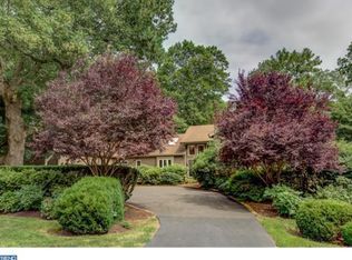 910 Roundelay Dr, West Chester, PA 19382