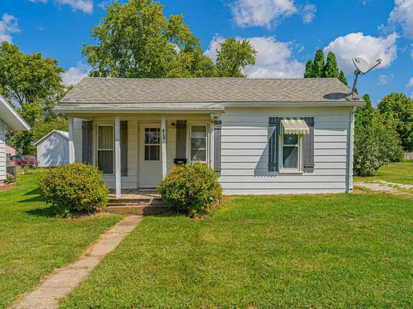413 NW Main St, Hopedale, IL 61747