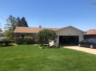 210 Lake Shore Dr, Lindenhurst, IL 60046