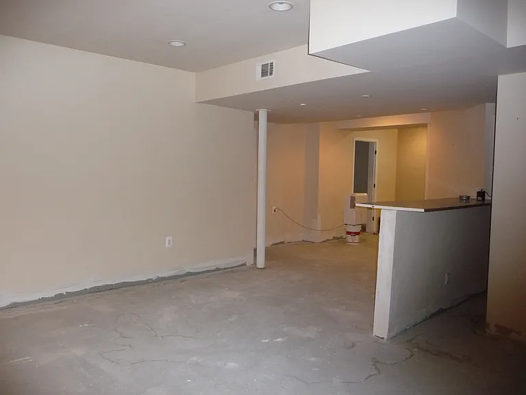 220 Roosevelt Dr — Photo 12