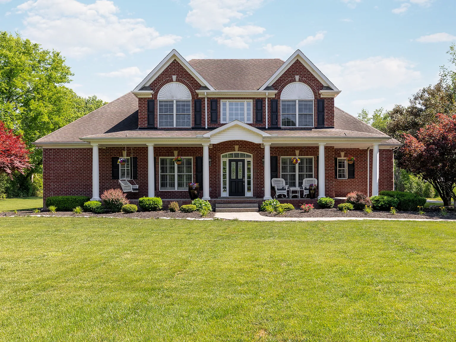 5 bed, 5.5 bath, 5400 sqft, $16,000 — Photo 2