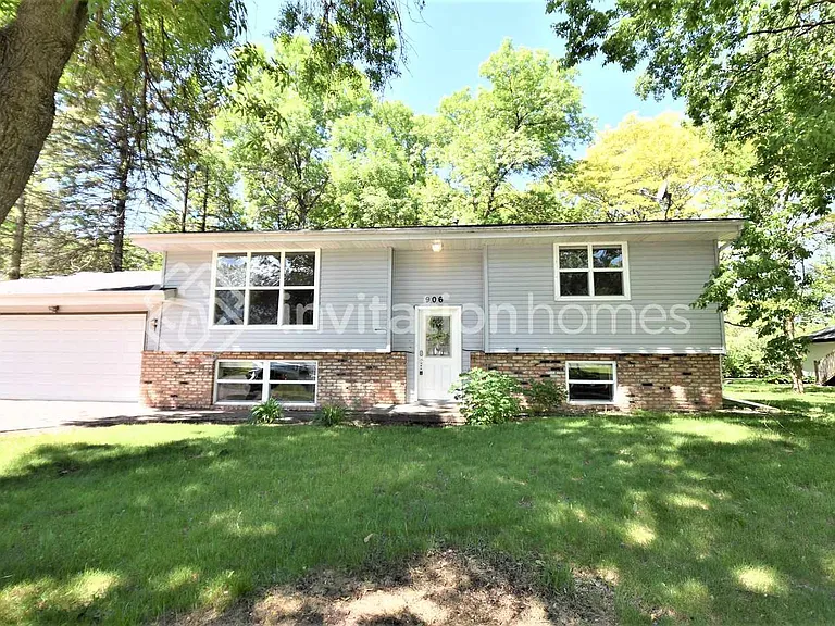 906 Ghostley Ln N — Photo 1