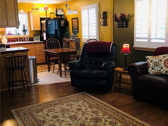 4th image of 368 Karen Dr