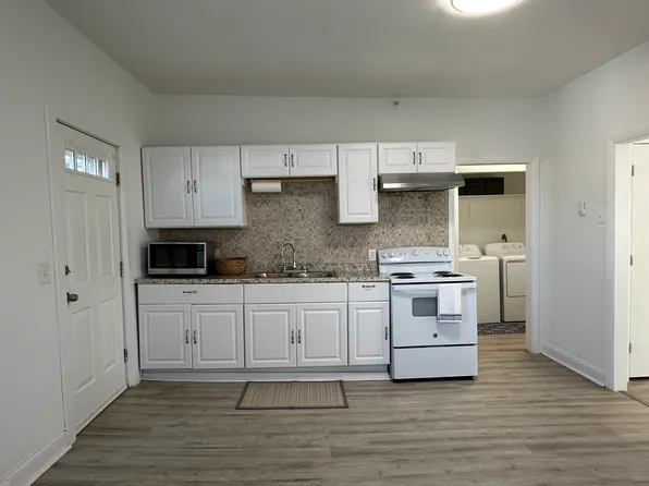 172 Pearl St #2E, Middletown, CT 06457