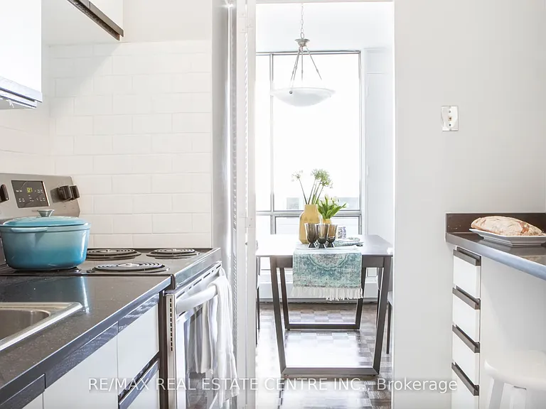 50 Graydon Hall Dr #108 — Photo 11