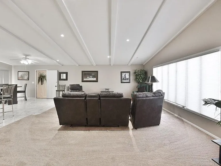 659 Dillon Dr — Photo 6