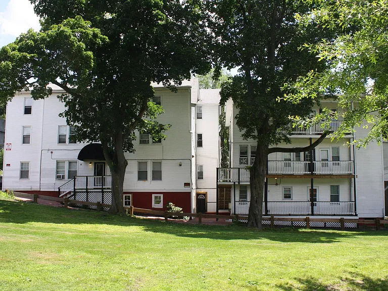 4 Gates St #2R — Photo 2