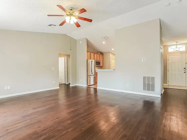 136 Dover Bluff Dr — Photo 6