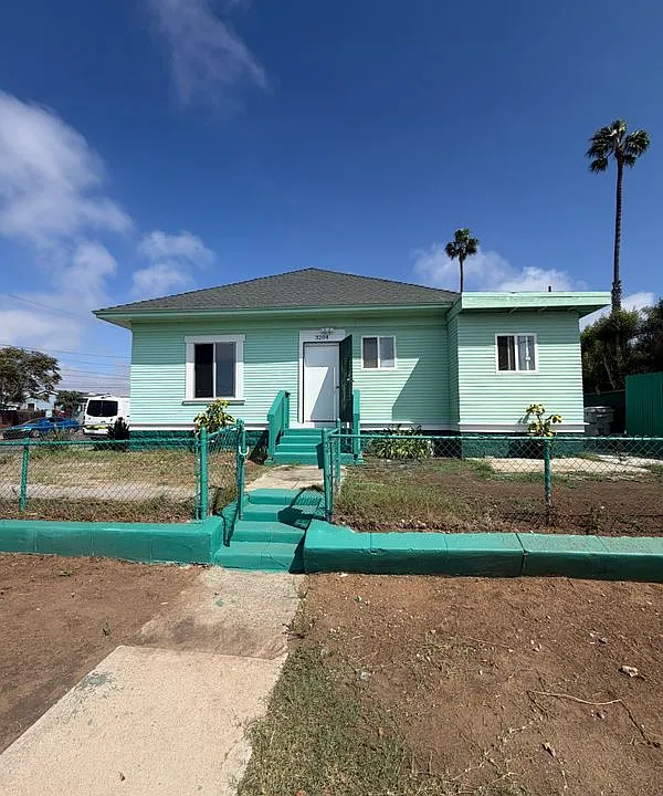 3204 Clay Ave
