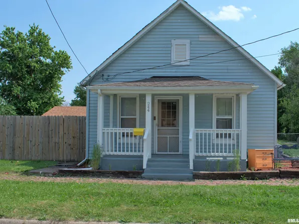 244 E Hickory St, Canton, IL 61520