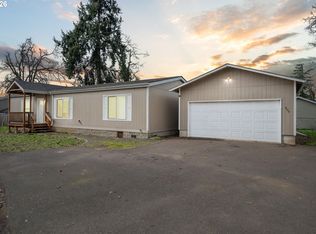 975 N 16th St, Cottage Grove, OR 97424