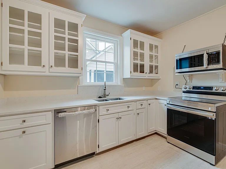 1109 Graybar Ln #A — Photo 5