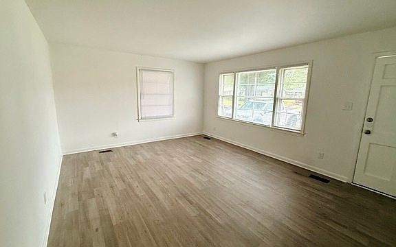4th image of 1112 E 9th St