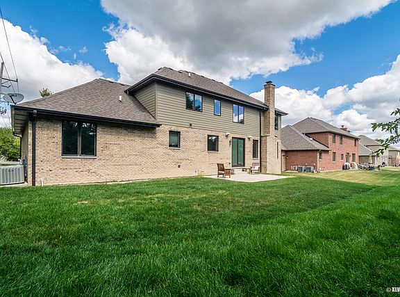 3rd image of 215 Hale Ln
