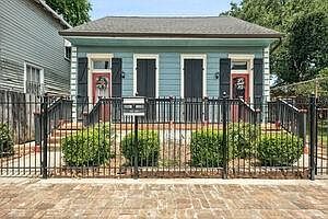 1st image of 2125 Laurel St
