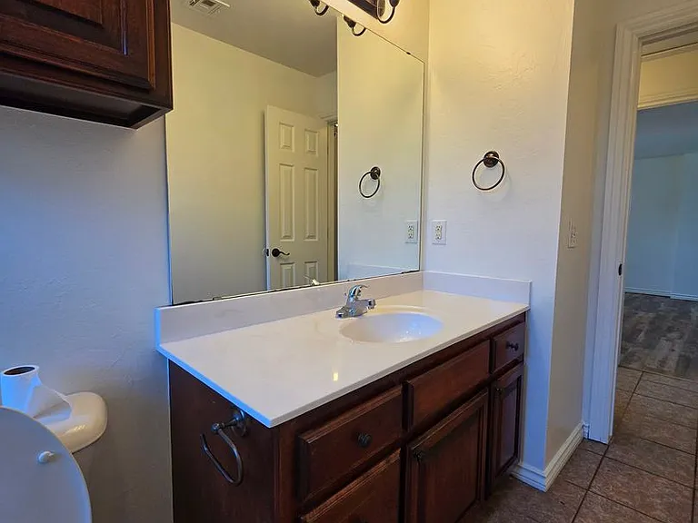 107 Hardesty Dr — Photo 3