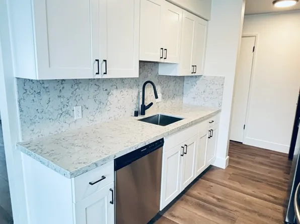 465 Kelly Ave APT E, Half Moon Bay, CA 94019