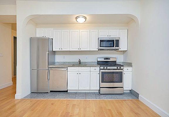 4th image of 31 Ocean Pkwy APT 1N
