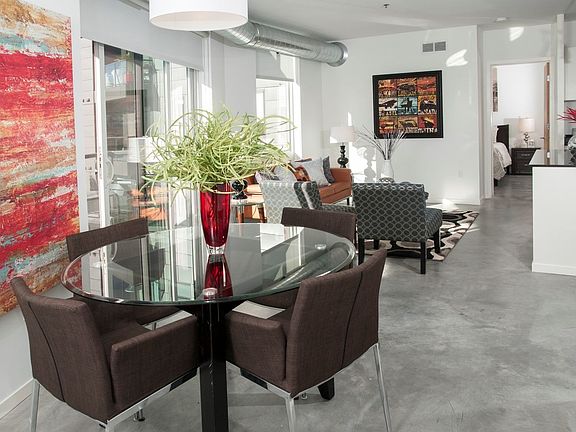 3rd image of 915 Washington Ave N #205