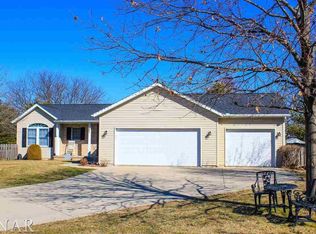 109 Hunter Ct, Hudson, IL