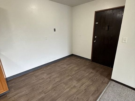 4th image of 909 12th Ave NE #13