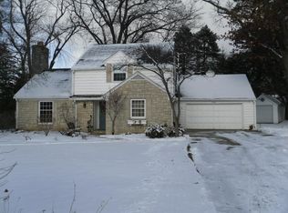 2720 Highcrest Rd, Rockford, IL 61107