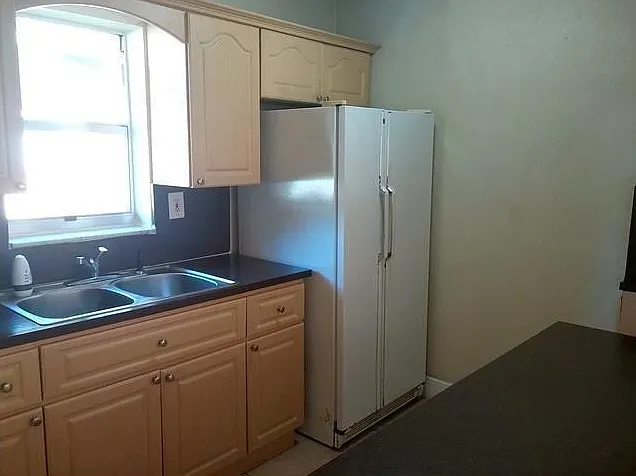 2430 SW 42nd Ave — Photo 5