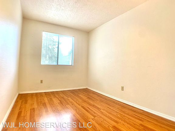 4th image of 16240 NE 12th Ct APT B22