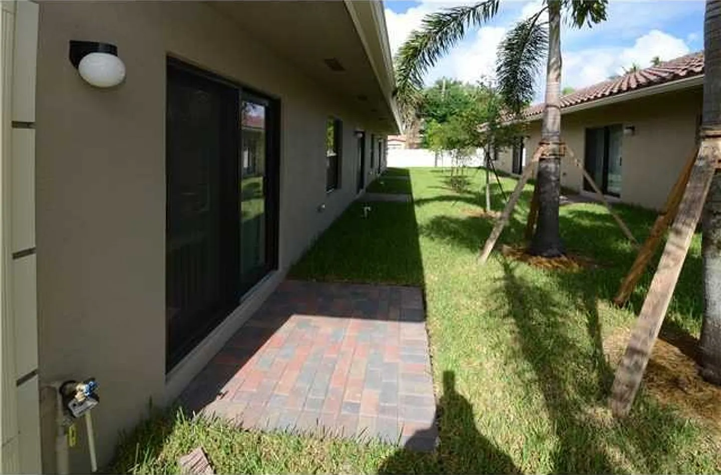1045 Villas LLC (1035 NE 10th Ave) — Photo 4