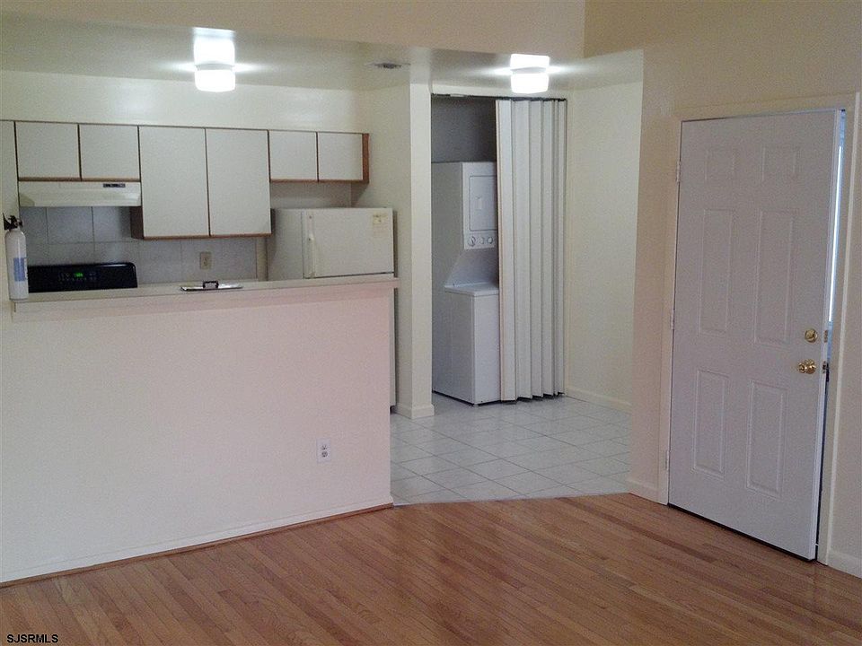2nd image of 506 Skyline Condos #506