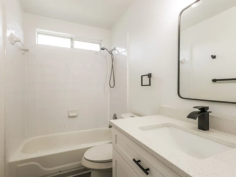 4604 Summit Hill Dr — Photo 15