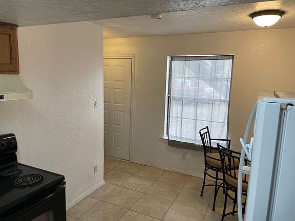 3rd image of 1030 Meadowlark Ct SE APT 2