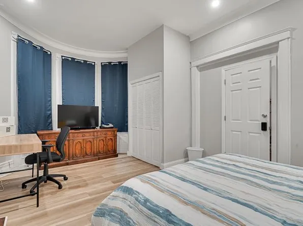 257 Woodlawn Avenue image 10 of 21